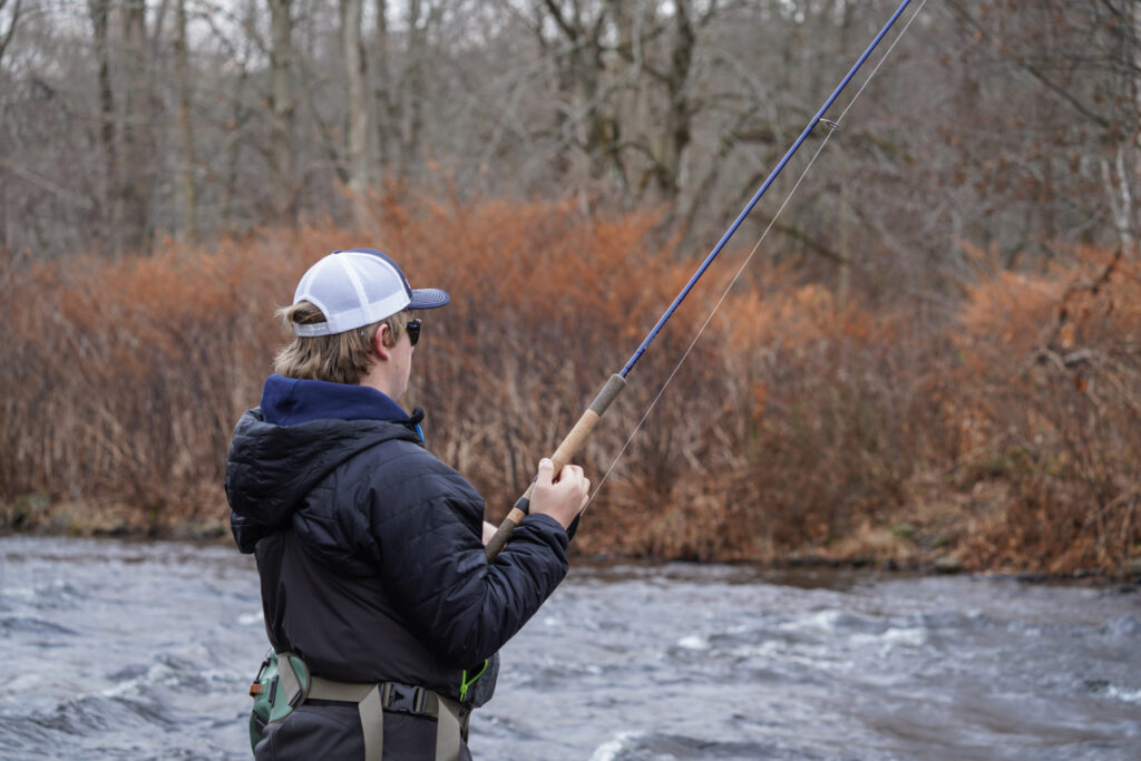 Casting a Center Pin Fishing Rod 