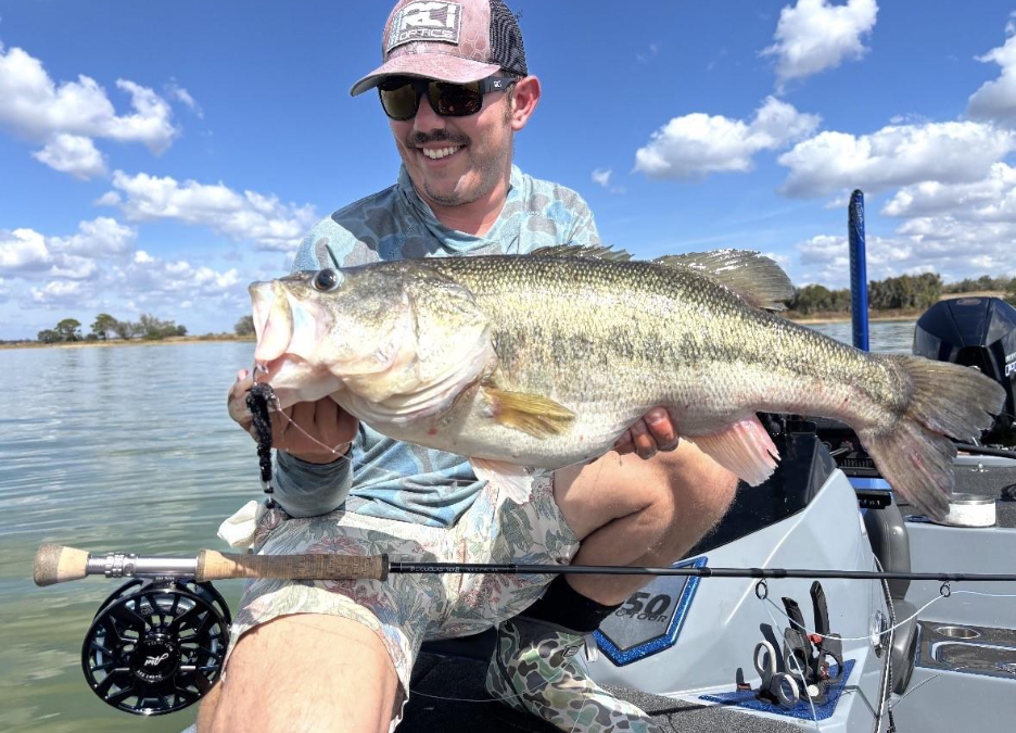 10 Pound Largemouth Bass On The Fly: Fly Fishing for Bass 